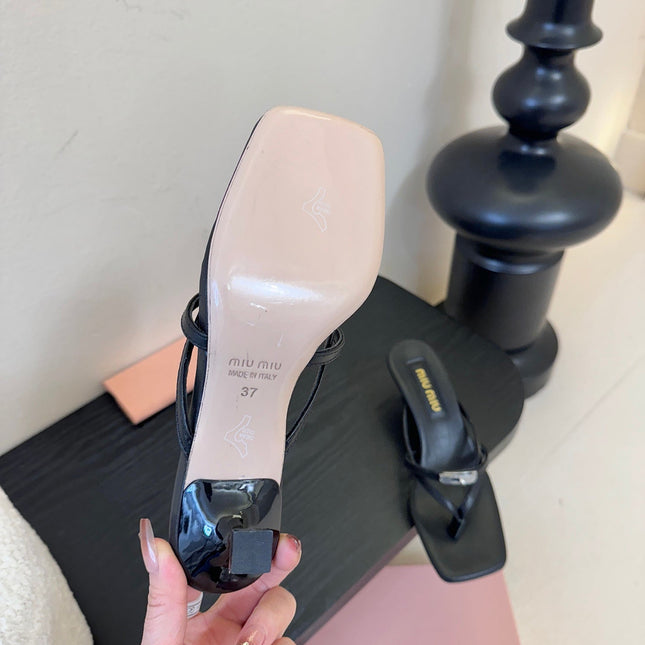 MIUMIU 26S LOW-HEEL THONG SANDALS IN BLACK CALFSKIN