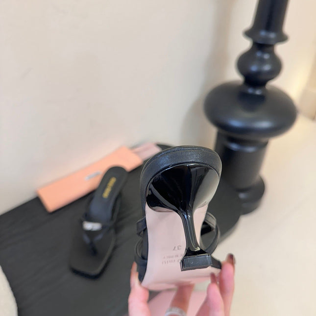 MIUMIU 26S LOW-HEEL THONG SANDALS IN BLACK CALFSKIN