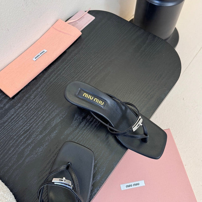 MIUMIU 26S LOW-HEEL THONG SANDALS IN BLACK CALFSKIN