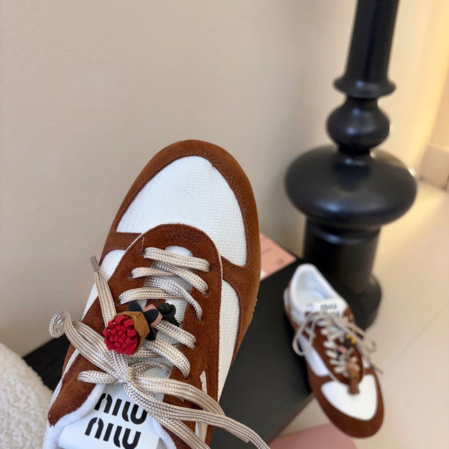 MIUMIU 26S SNEAKERS IN WHITE AND CARAMEL BROWN SUEDE AND MESH