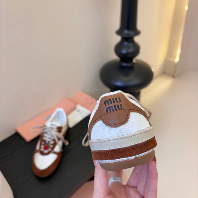MIUMIU 26S SNEAKERS IN WHITE AND CARAMEL BROWN SUEDE AND MESH