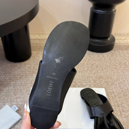 LOEWE 26S TOGGLE FLAT SANDAL IN BLACK CALFSKIN