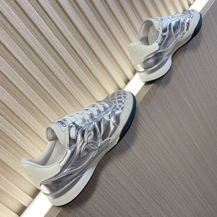 CHANEL 26S SNEAKER IN SILVER QUILTED CALFSKIN AND WHITE LOW TOP