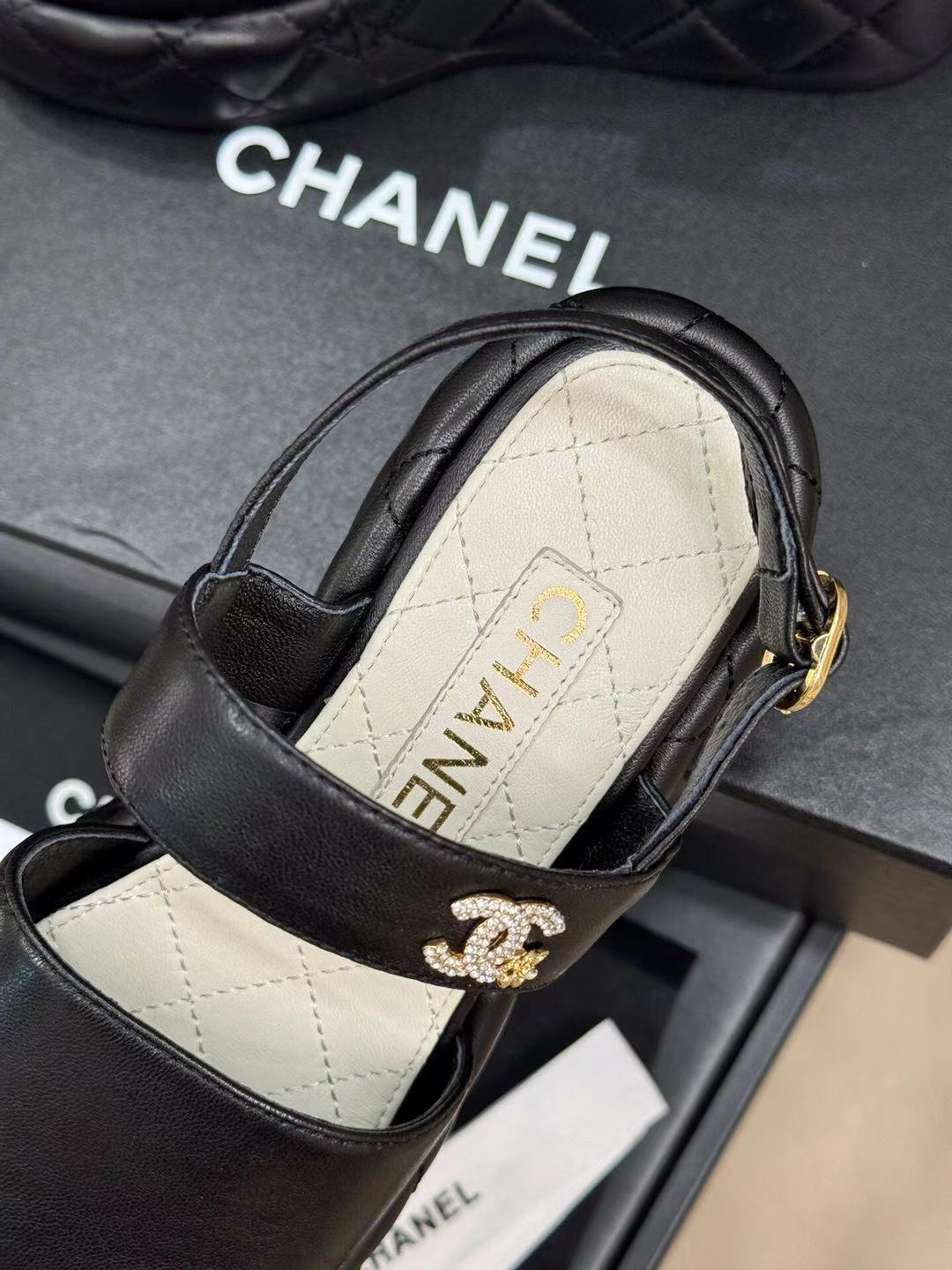 CC HIGH WEDGE SANDALS IN BLACK LAMBSKIN