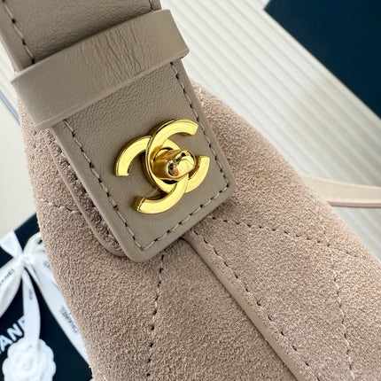 CHANEL 26S BUCKET SHOULDER BAG 26 IN LIGHT BEIGE SUEDE AND CALFSKIN GOLD HARDWARE