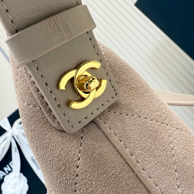 CHANEL 26S BUCKET SHOULDER BAG 26 IN LIGHT BEIGE SUEDE AND CALFSKIN GOLD HARDWARE