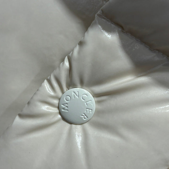 MONCLER 25S DOWN JACKET 379