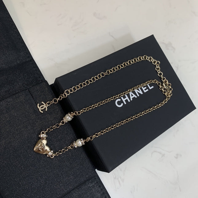 CHANEL 26S DOUBLE C LOGO PEARL & HEART CHARM NECKLACE IN GOLD METAL 631004