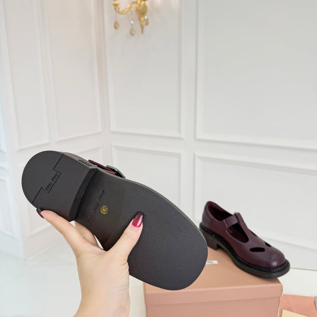 MIUMIU 26S SANDAL 35MM IN DARK RED BROWN CALFSKIN WITH STYLIZED T-STRING
