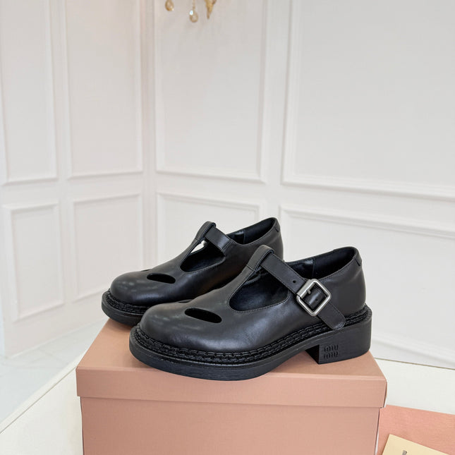 MIUMIU 26S SANDAL 35MM IN BLACK CALFSKIN WITH STYLIZED T-STRING