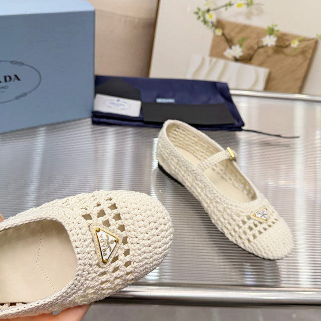 PRADA 26S MARY JANE FLATS IN CREAM WHITE WOVEN RAFFIA WITH TRIANGLE LOGO