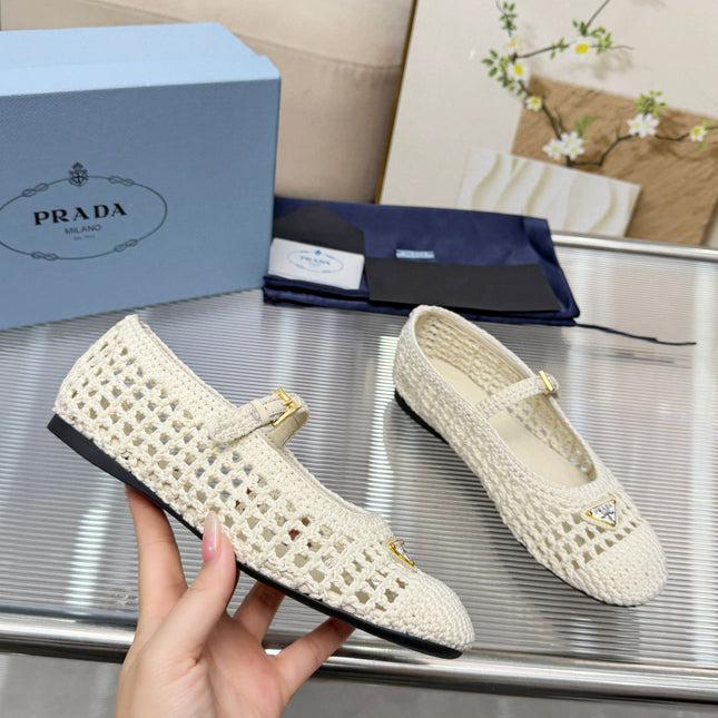 PRADA 26S MARY JANE FLATS IN CREAM WHITE WOVEN RAFFIA WITH TRIANGLE LOGO
