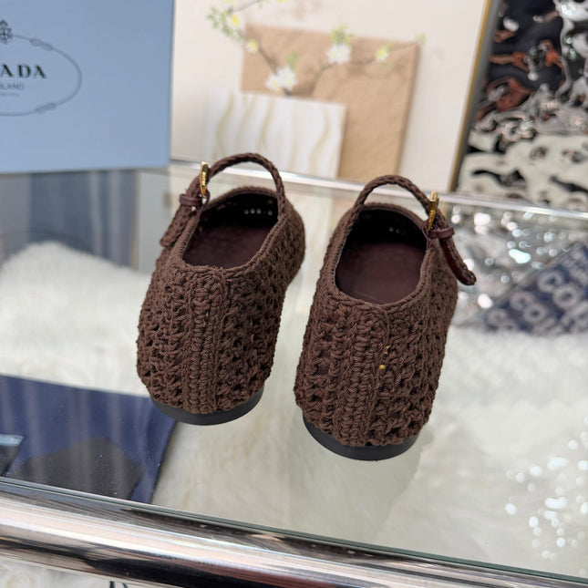 PRADA 26S MARY JANE FLATS IN DARK BROWN WOVEN RAFFIA WITH TRIANGLE LOGO
