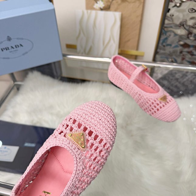 PRADA 26S MARY JANE FLATS IN PINK WOVEN RAFFIA WITH TRIANGLE LOGO