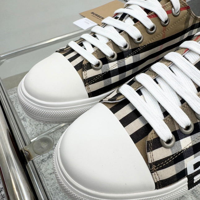 BURBERRY 26S VINTAGE CHECK SNEAKERS IN BEIGE AND BLACK CANVAS