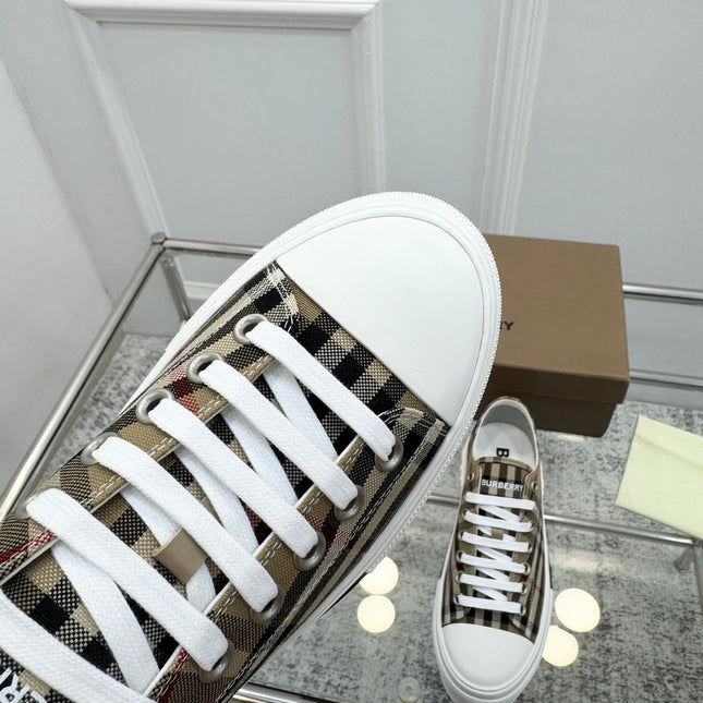 BURBERRY 26S VINTAGE CHECK LOW TOP SNEAKERS IN ARCHIVE BEIGE CANVAS