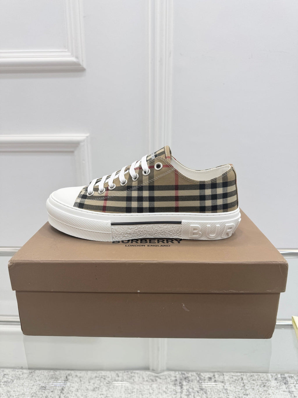 BURBERRY 26S VINTAGE CHECK LOW TOP SNEAKERS IN ARCHIVE BEIGE CANVAS