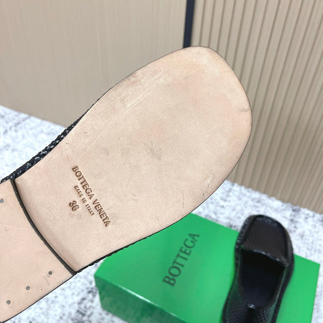 BOTTEGA VENETA 26S LOAFERS IN BLACK INTRECCIATO CALFSKIN