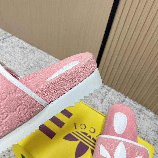 GUCCI 26S PLATFORM SLIDE SANDALS IN LIGHT PINK FABRIC