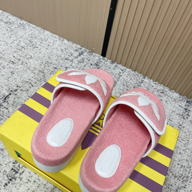 GUCCI 26S PLATFORM SLIDE SANDALS IN LIGHT PINK FABRIC