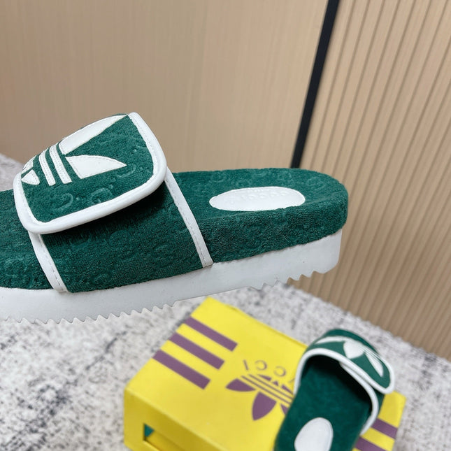 GUCCI 26S PLATFORM SLIDE SANDALS IN GREEN FABRIC