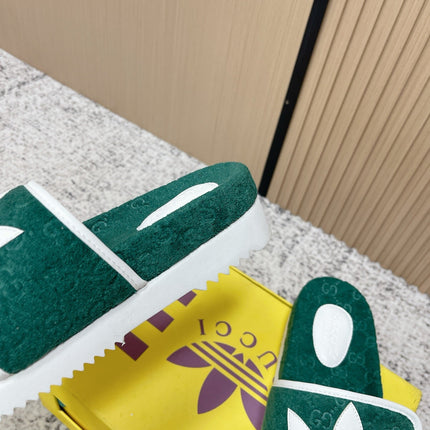 GUCCI 26S PLATFORM SLIDE SANDALS IN GREEN FABRIC
