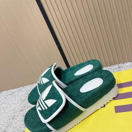 GUCCI 26S PLATFORM SLIDE SANDALS IN GREEN FABRIC
