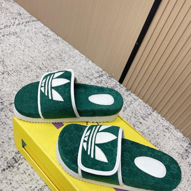 GUCCI 26S PLATFORM SLIDE SANDALS IN GREEN FABRIC