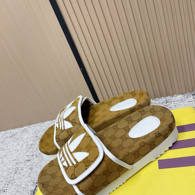 GUCCI 26S PLATFORM SLIDE SANDALS IN BROWN GG CANVAS
