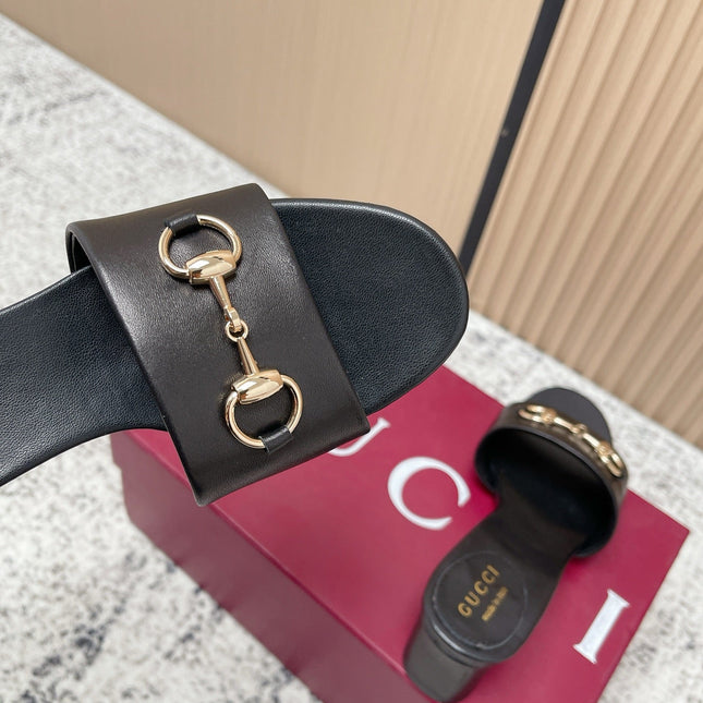GUCCI 26S HORSEBIT MID-HEEL SANDALS IN BLACK CALFSKIN