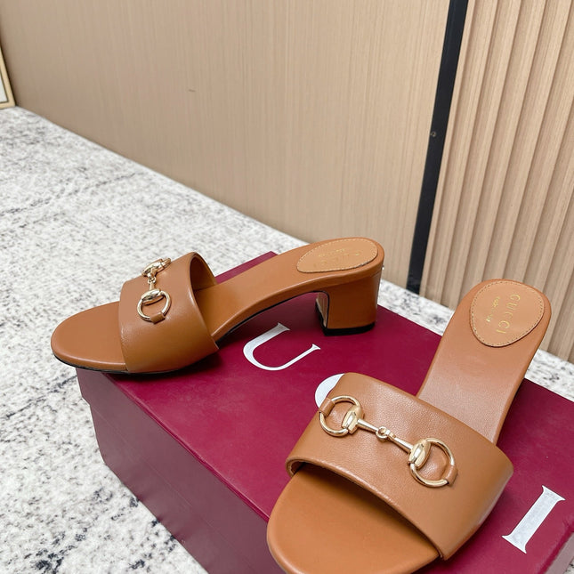 GUCCI 26S HORSEBIT MID-HEEL SANDALS IN BROWN CALFSKIN