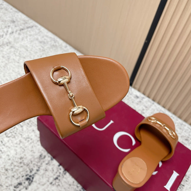GUCCI 26S HORSEBIT MID-HEEL SANDALS IN BROWN CALFSKIN