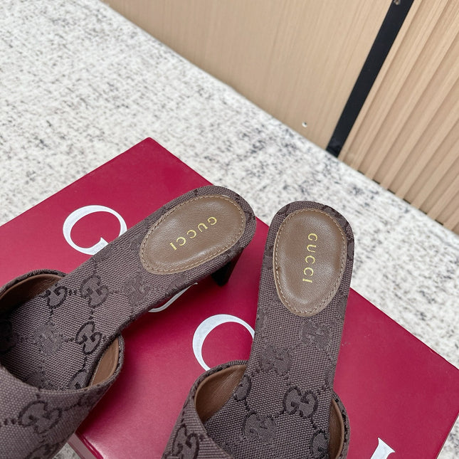 GUCCI 26S HIGH HEELS IN DARK BROWN CANVAS WITH GOLD HARDWARE