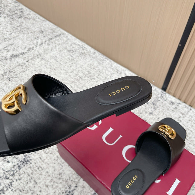 GUCCI 26S SLIDE SANDAL IN BLACK CALFSKIN WITH GOLD HARDWARE
