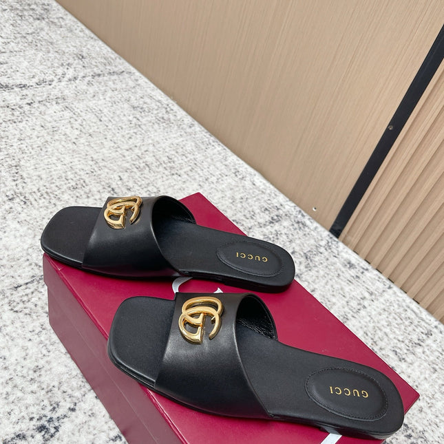 GUCCI 26S SLIDE SANDAL IN BLACK CALFSKIN WITH GOLD HARDWARE