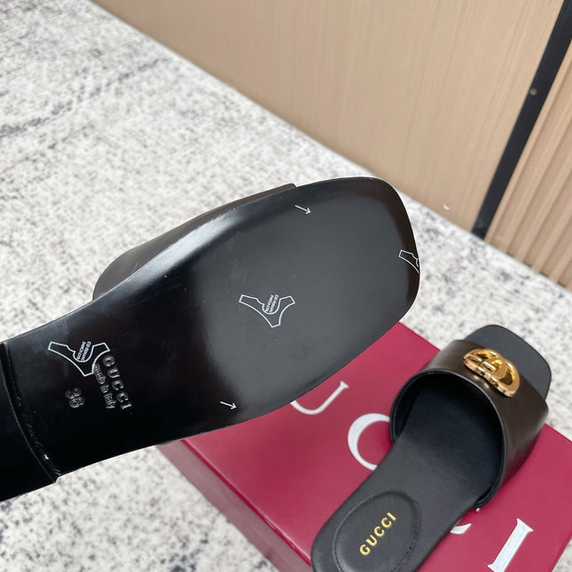 GUCCI 26S SLIDE SANDAL IN BLACK CALFSKIN WITH GOLD HARDWARE