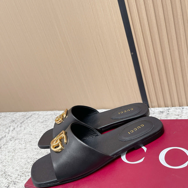 GUCCI 26S SLIDE SANDAL IN BLACK CALFSKIN WITH GOLD HARDWARE