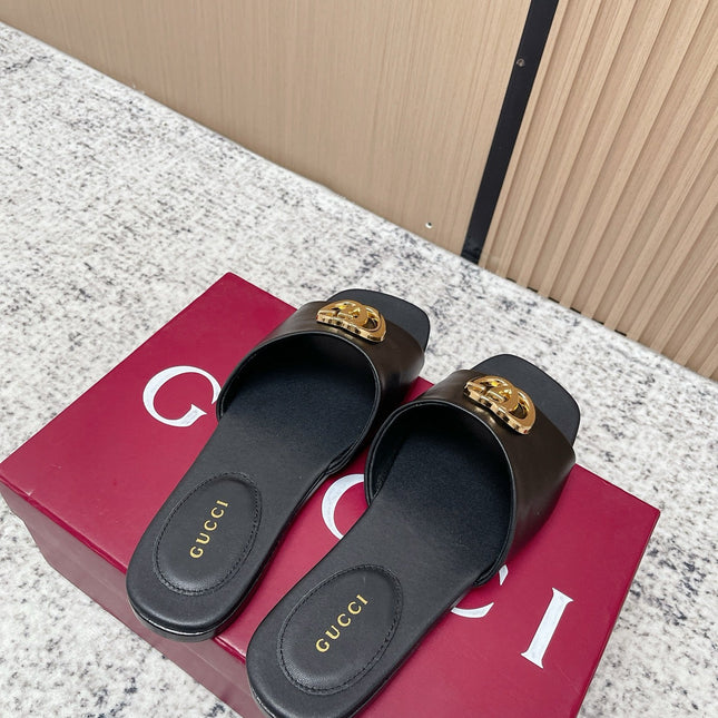 GUCCI 26S SLIDE SANDAL IN BLACK CALFSKIN WITH GOLD HARDWARE