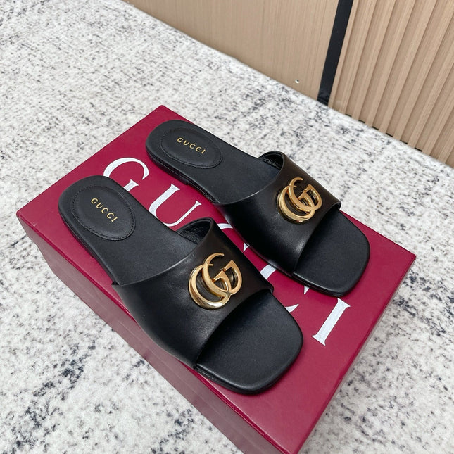 GUCCI 26S SLIDE SANDAL IN BLACK CALFSKIN WITH GOLD HARDWARE