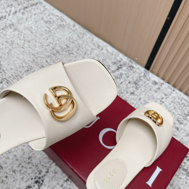 GUCCI 26S SLIDE SANDAL IN CREAM WHITE CALFSKIN WITH GOLD HARDWARE