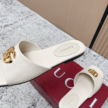 GUCCI 26S SLIDE SANDAL IN CREAM WHITE CALFSKIN WITH GOLD HARDWARE