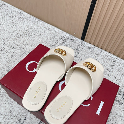 GUCCI 26S SLIDE SANDAL IN CREAM WHITE CALFSKIN WITH GOLD HARDWARE