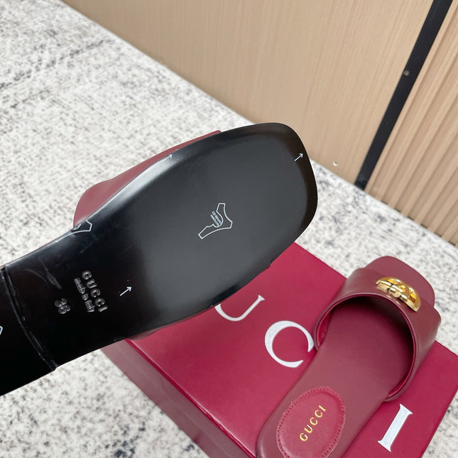GUCCI 26S SLIDE SANDAL IN DARK RED CALFSKIN WITH GOLD HARDWARE