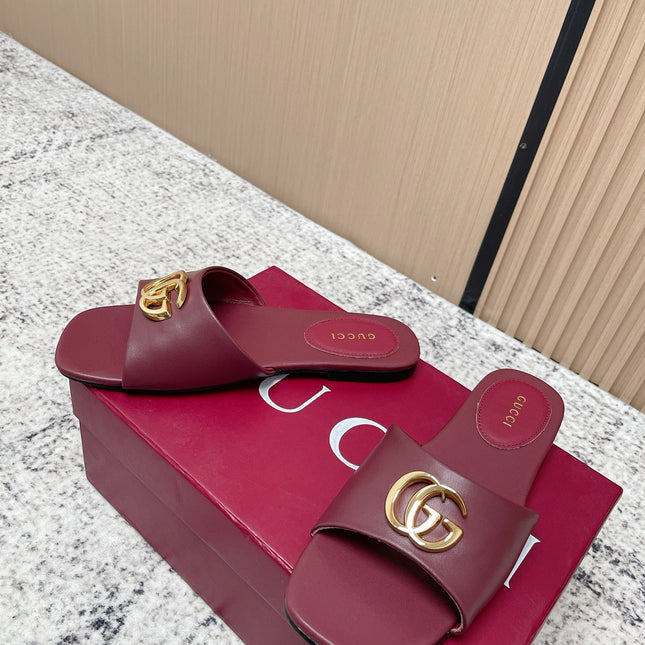 GUCCI 26S SLIDE SANDAL IN DARK RED CALFSKIN WITH GOLD HARDWARE