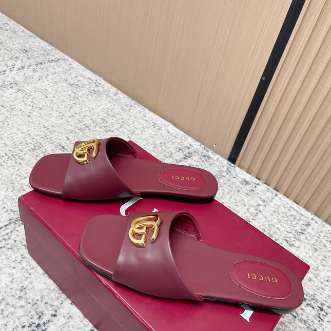 GUCCI 26S SLIDE SANDAL IN DARK RED CALFSKIN WITH GOLD HARDWARE