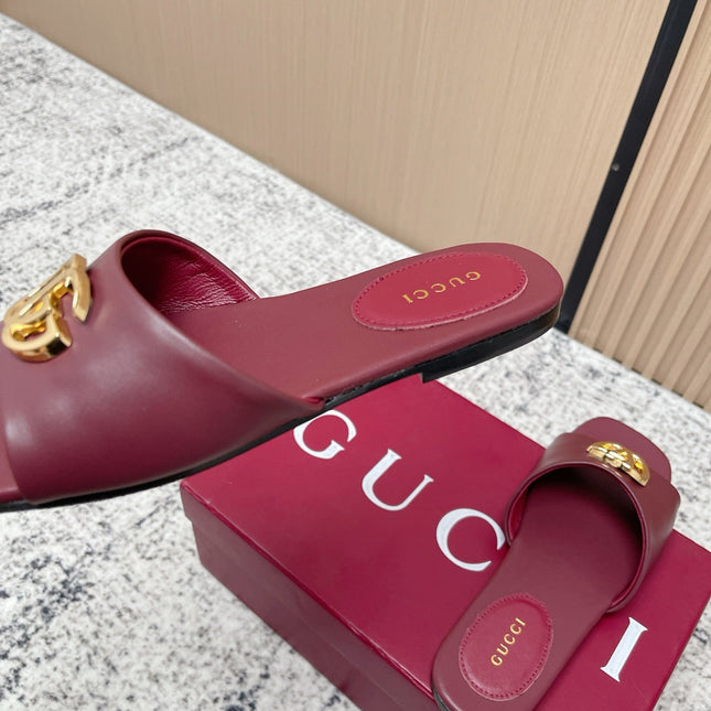GUCCI 26S SLIDE SANDAL IN DARK RED CALFSKIN WITH GOLD HARDWARE