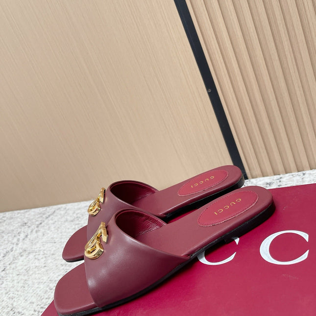 GUCCI 26S SLIDE SANDAL IN DARK RED CALFSKIN WITH GOLD HARDWARE