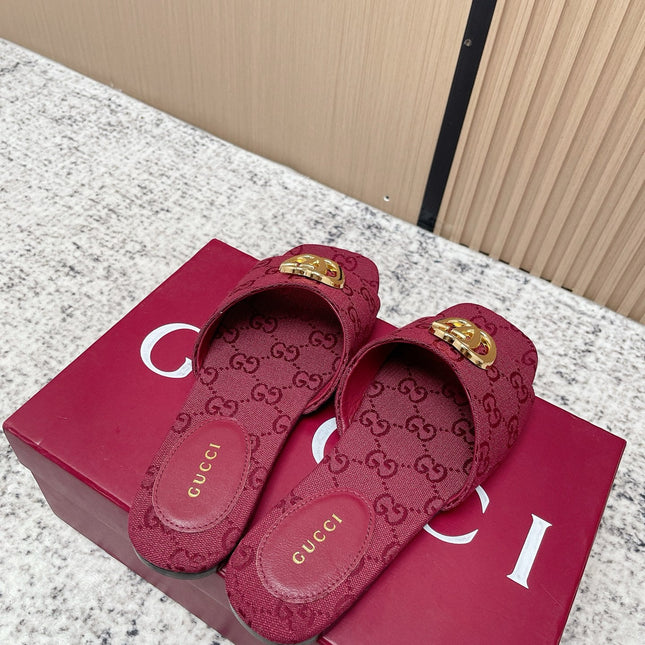 GUCCI 26S SLIDE SANDAL IN DARK RED CANVAS