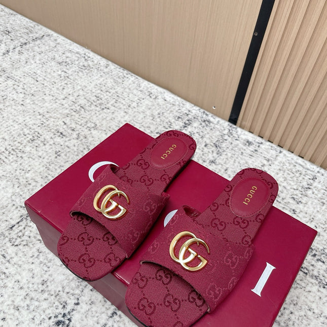 GUCCI 26S SLIDE SANDAL IN DARK RED CANVAS
