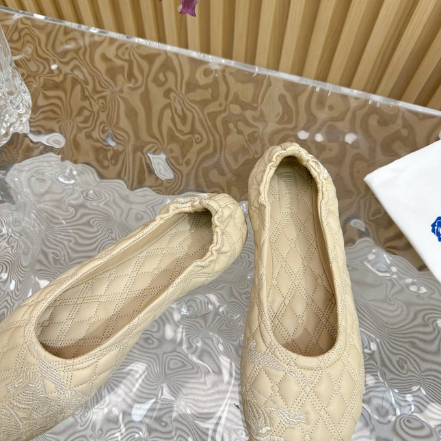 BURBERRY 26S QUILTED BALLET FLATS IN BEIGE LAMBSKIN